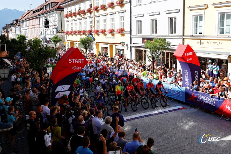 European Championships Munich 2022 - 2022 UEC Road Elite European Championships - Men's Road Race - 14/08/2022 - Scenery - Start - Peloton - photo Ivan Benedetto/UEC/SprintCyclingAgency?2022